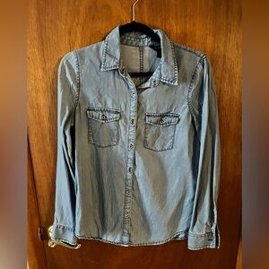 Like new White House Black Market Chambray Button Down. Size 4